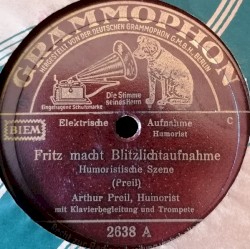 Fritz macht Blitzlichtaufnahme / Heute Schlachtefest