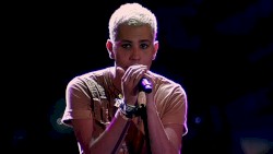 A tu lado / Intro Fuera (live)