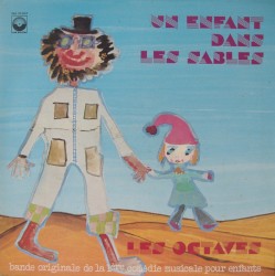 Un enfant dans les sables
