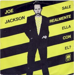 Sale realmente ella con el?