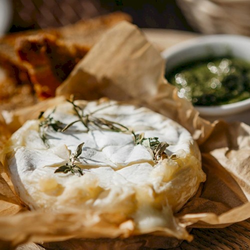 Rotes Blut und weißer Käse
