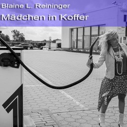 Mädchen in Koffer